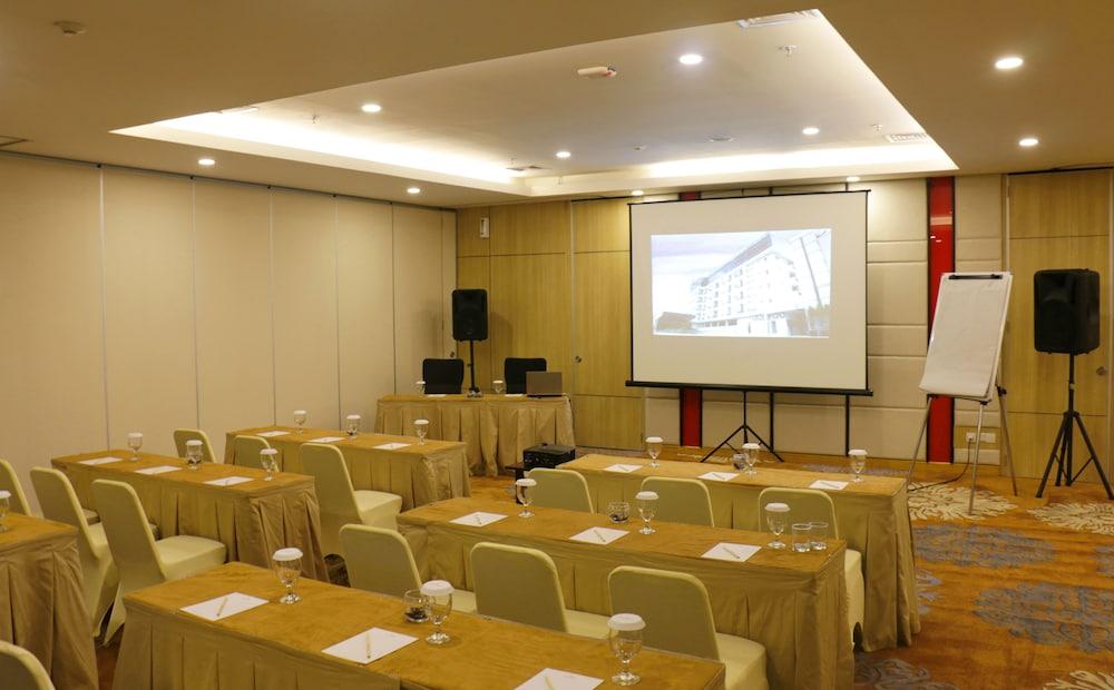 Hotel Santika Mega City Bekasi Esterno foto