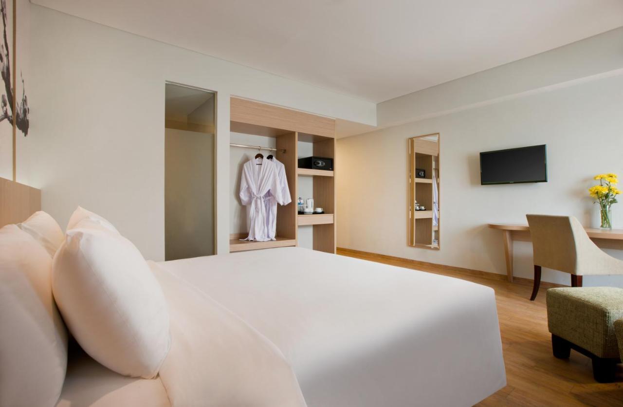 Hotel Santika Mega City Bekasi Esterno foto